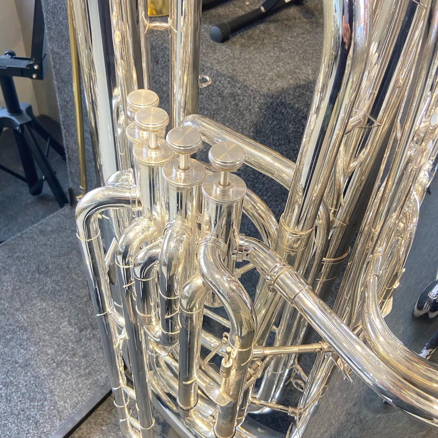 Tuba Weril J981-II Sib (Bb) Prata – Seminova