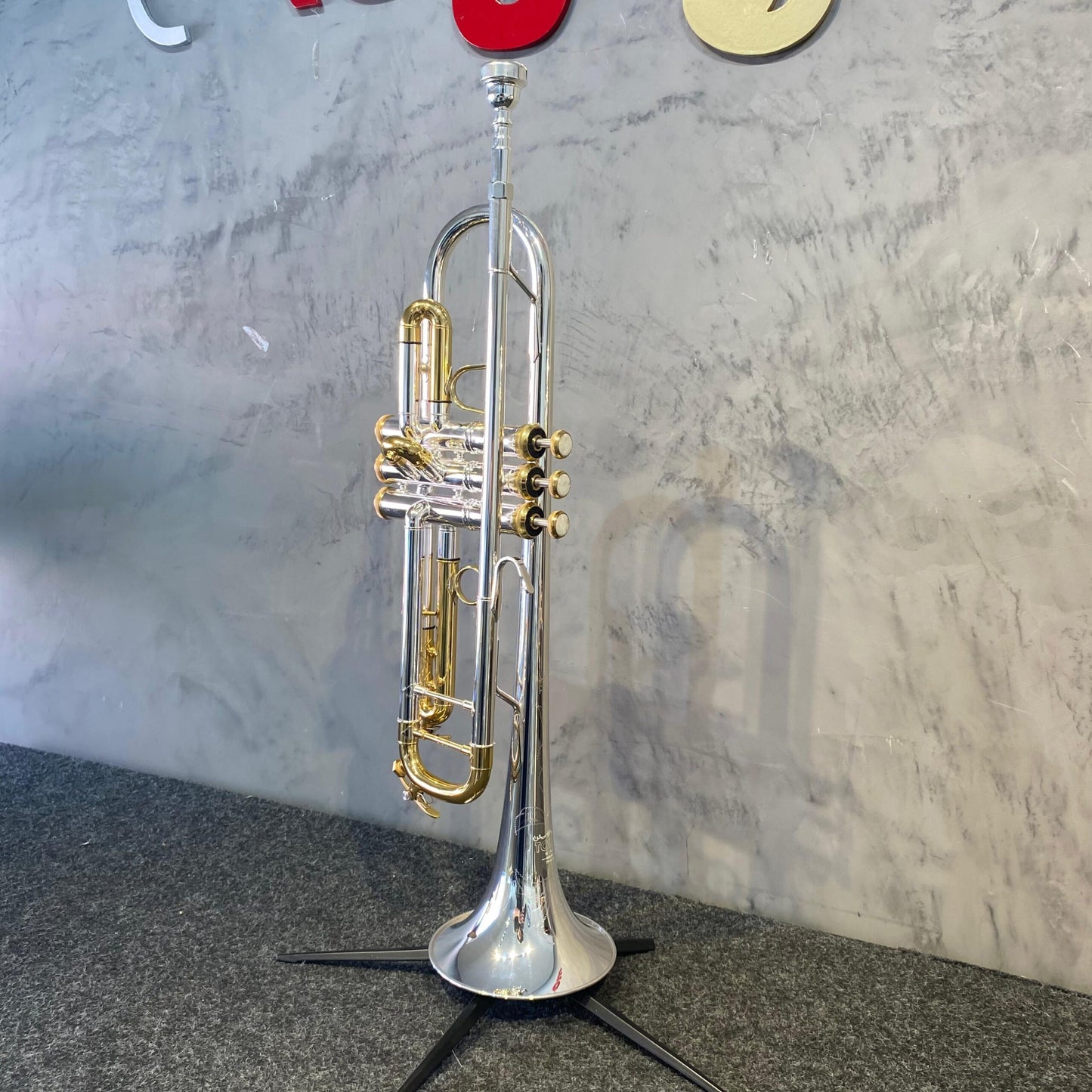 Trompete Tokai TR-400PG Sib (Bb) – Prata c/ Dourado – Novo