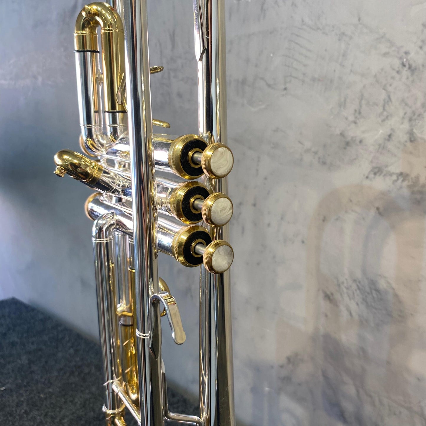 Trompete Tokai TR-400PG Sib (Bb) – Prata c/ Dourado – Novo