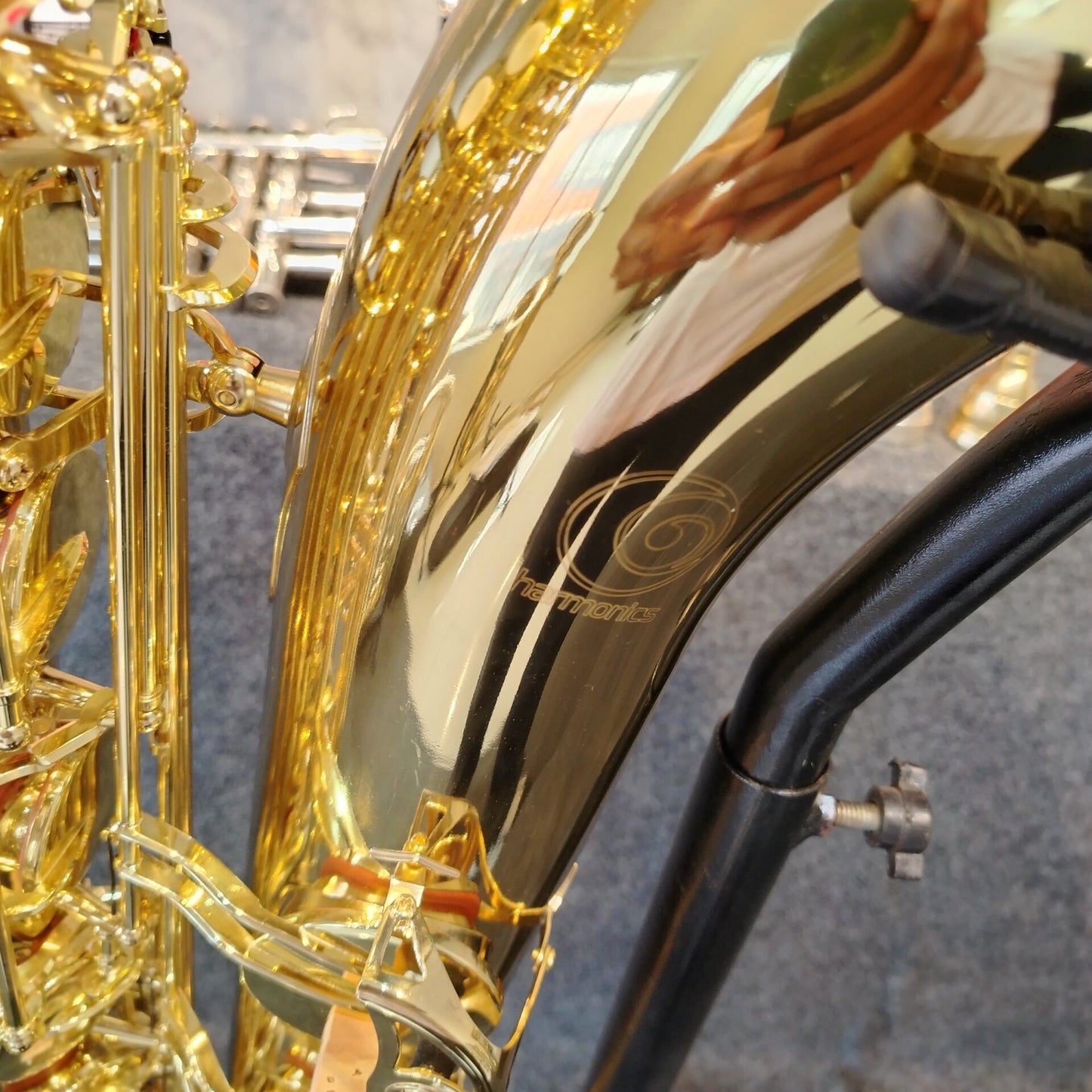 Saxofone Harmonics EB HBS-110L Barítono Laqueado – Novo