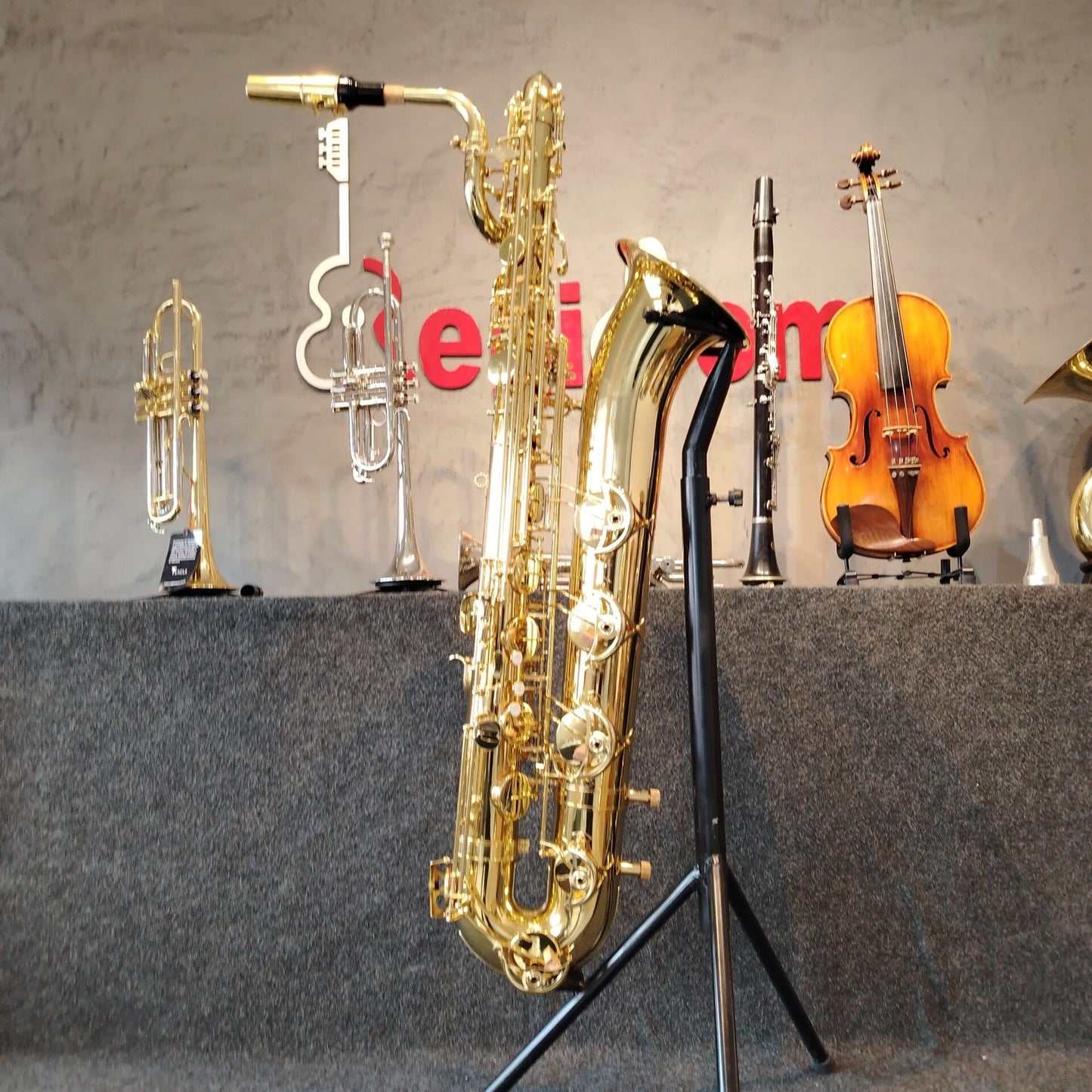 Saxofone Harmonics EB HBS-110L Barítono Laqueado – Novo