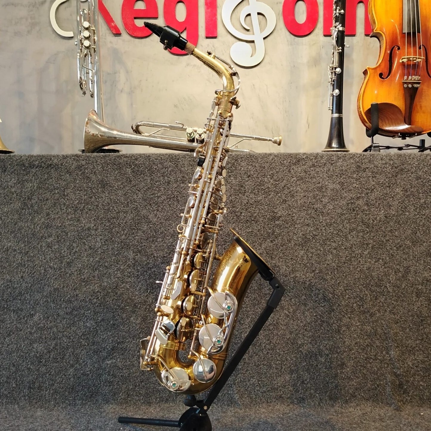 Saxofone Alto Pearl River – Usado